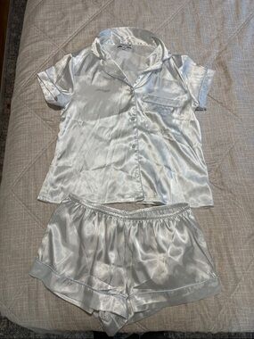 Nordstrom BRIDE Silky Short-Sleeve Kids Pajama Set - White/Silver